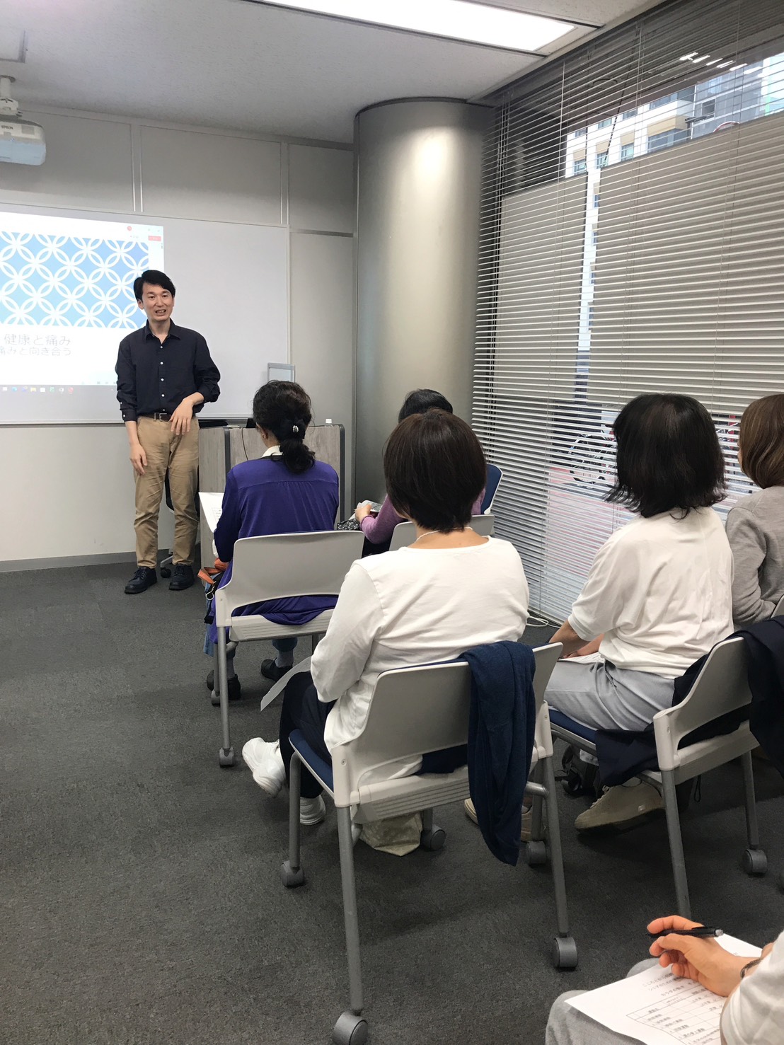 講義を行う長田講師